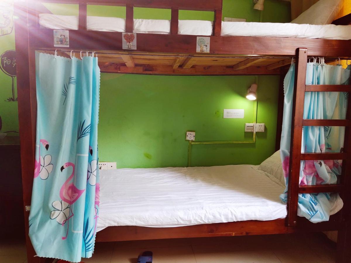 Yangshuo How Flowers Hostel Bagian luar foto