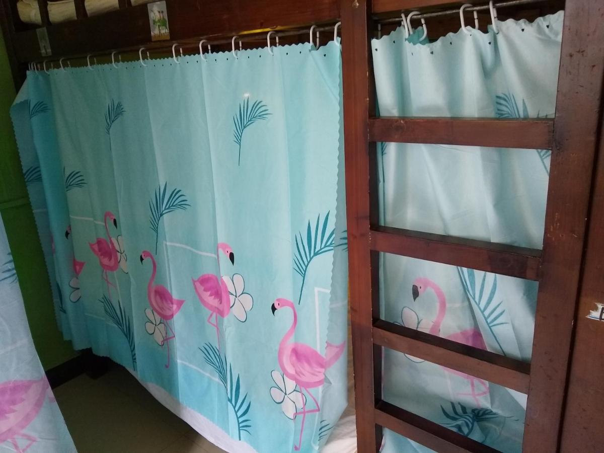Yangshuo How Flowers Hostel Bagian luar foto