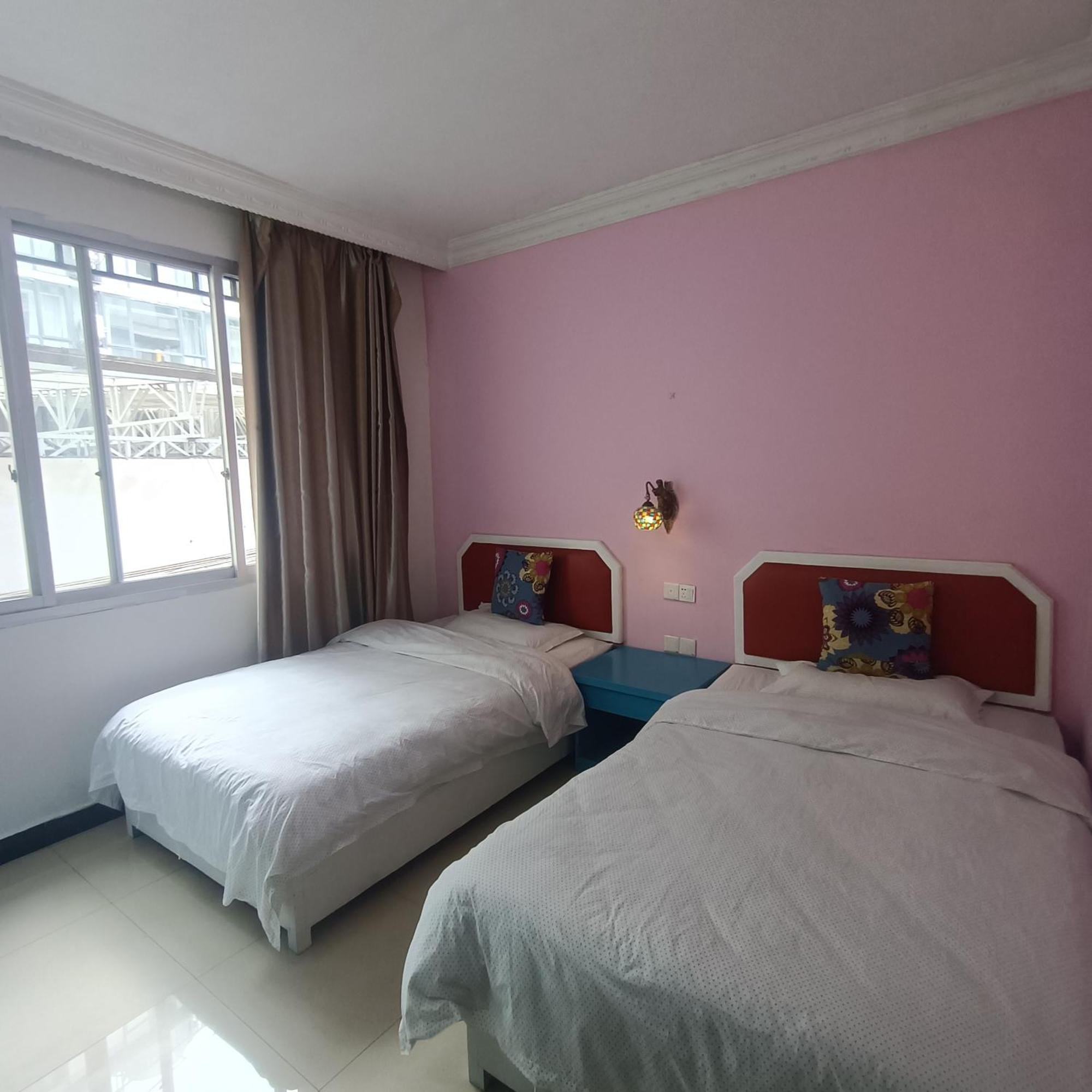 Yangshuo How Flowers Hostel Bagian luar foto