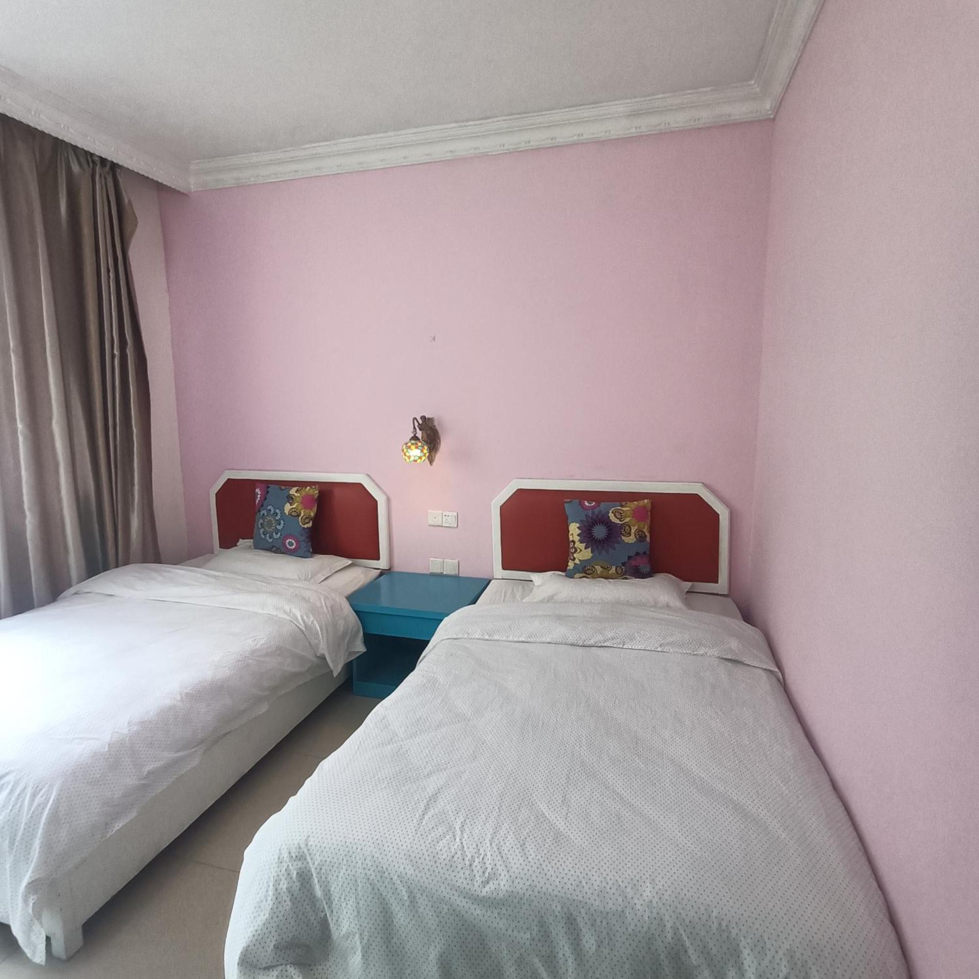 Yangshuo How Flowers Hostel Bagian luar foto