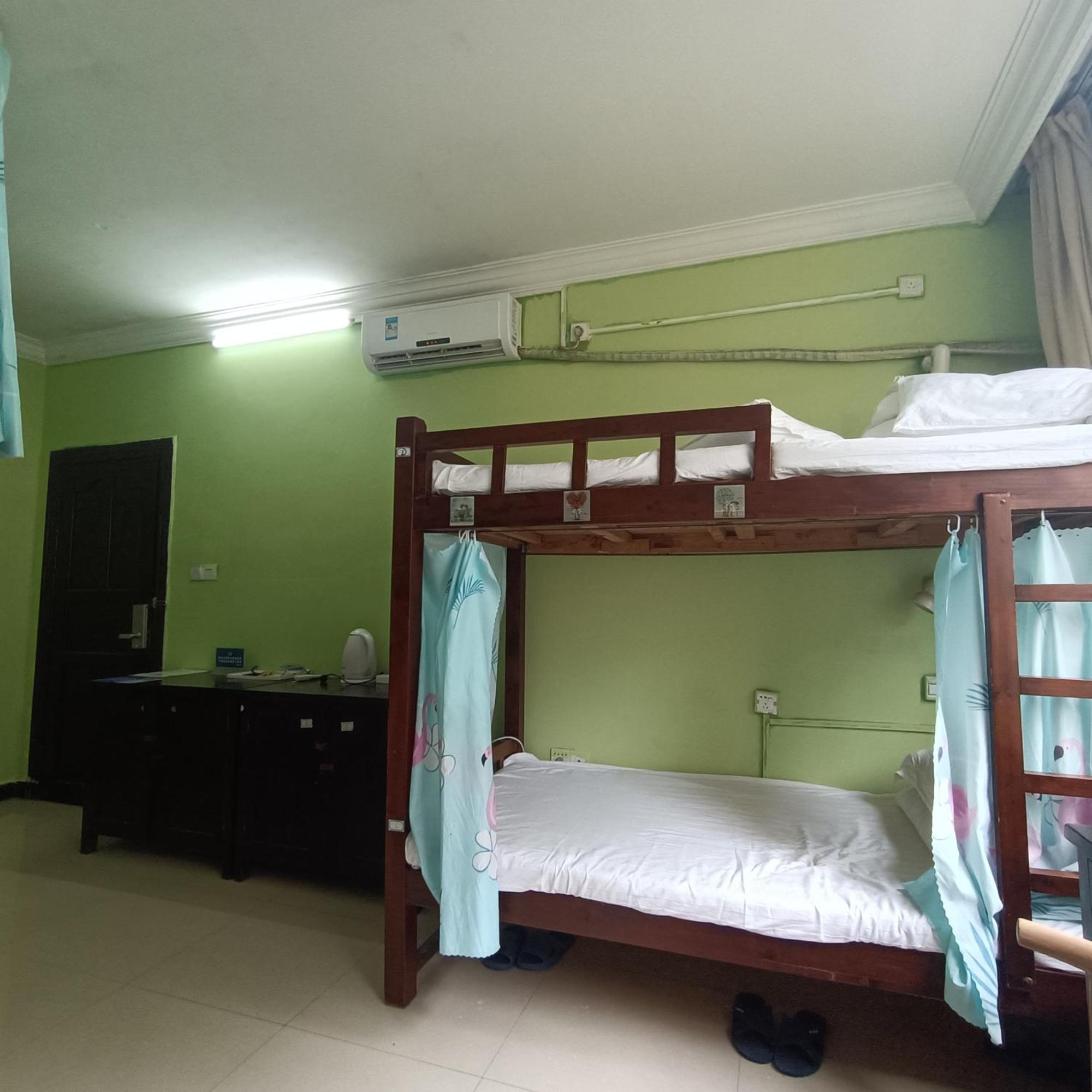 Yangshuo How Flowers Hostel Bagian luar foto
