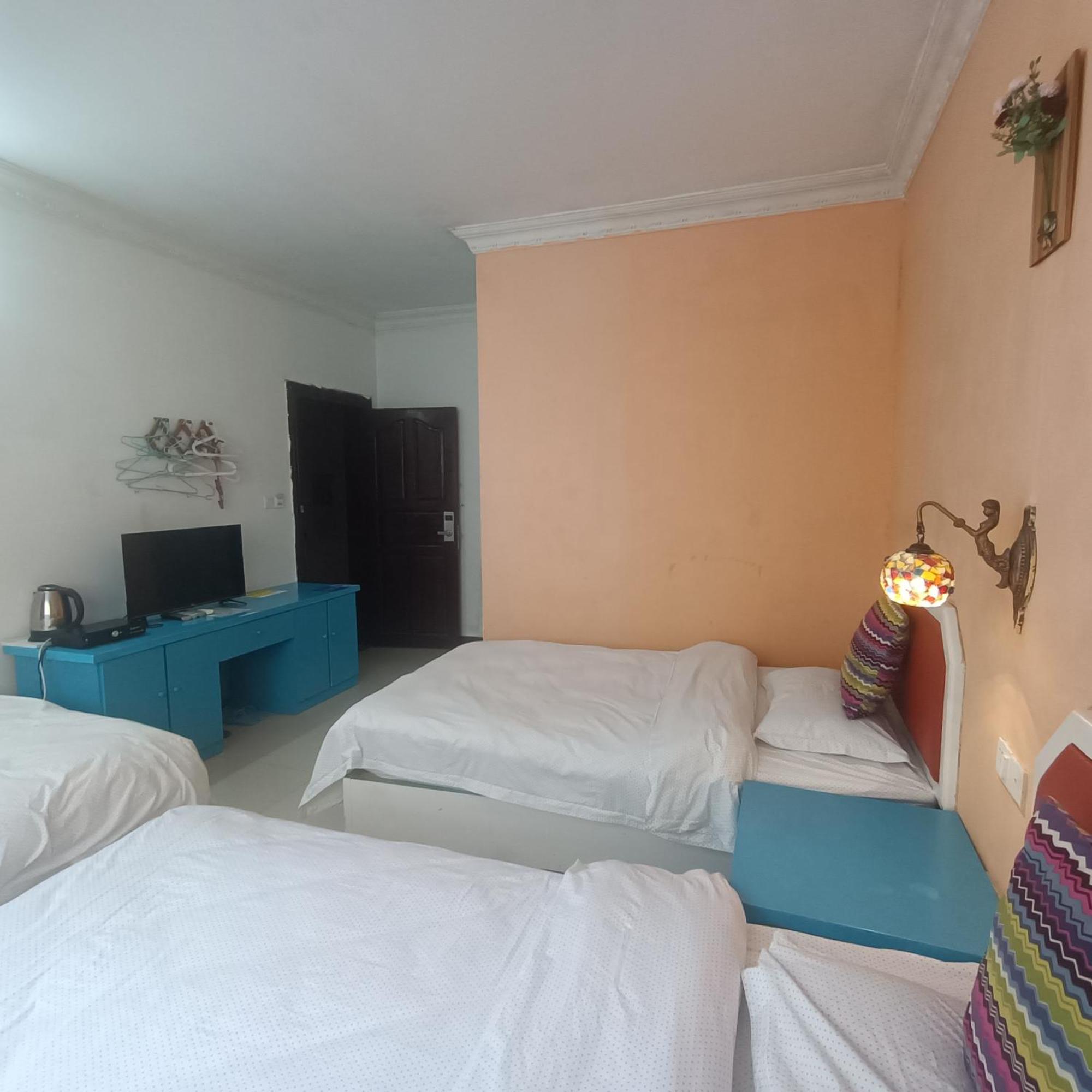 Yangshuo How Flowers Hostel Bagian luar foto