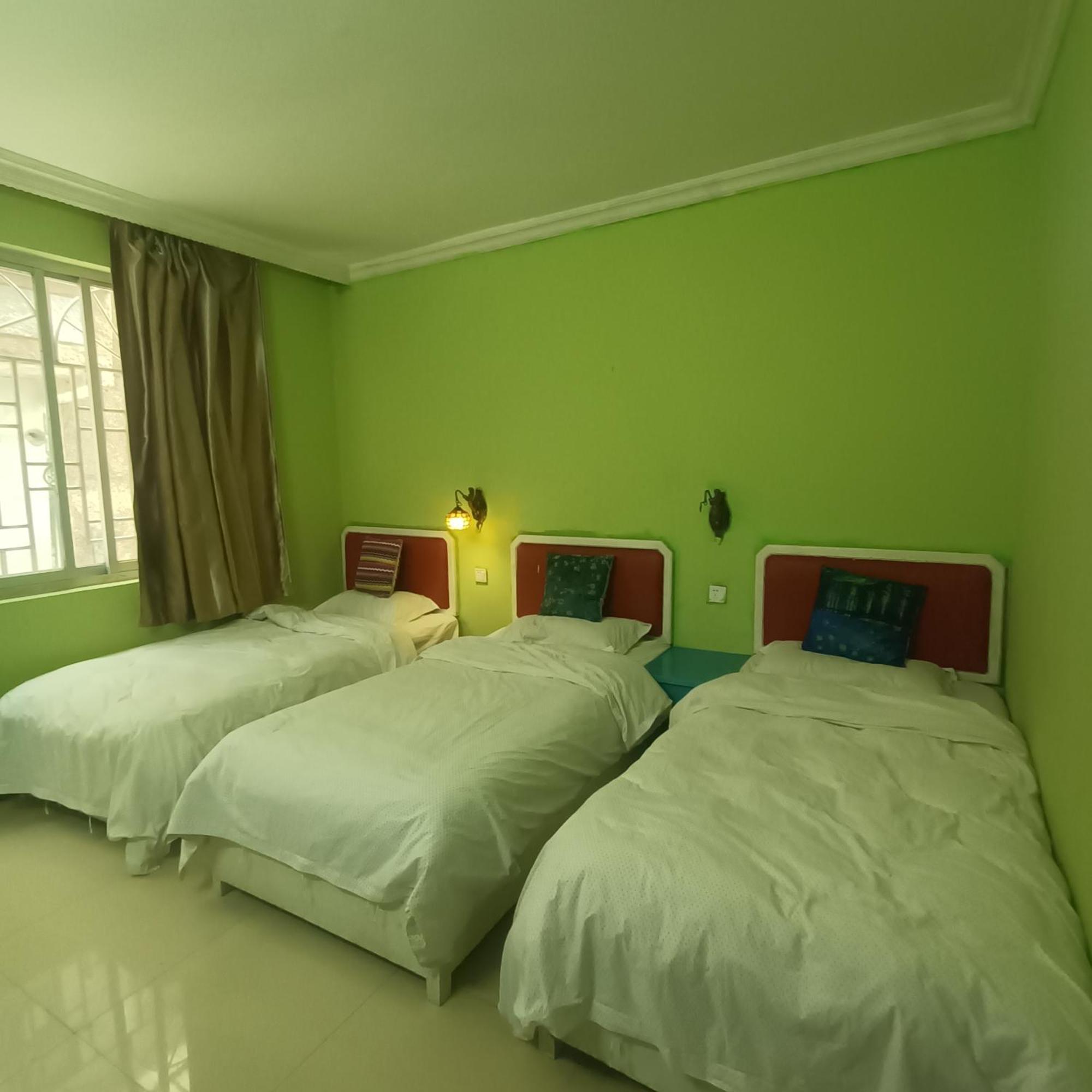 Yangshuo How Flowers Hostel Bagian luar foto