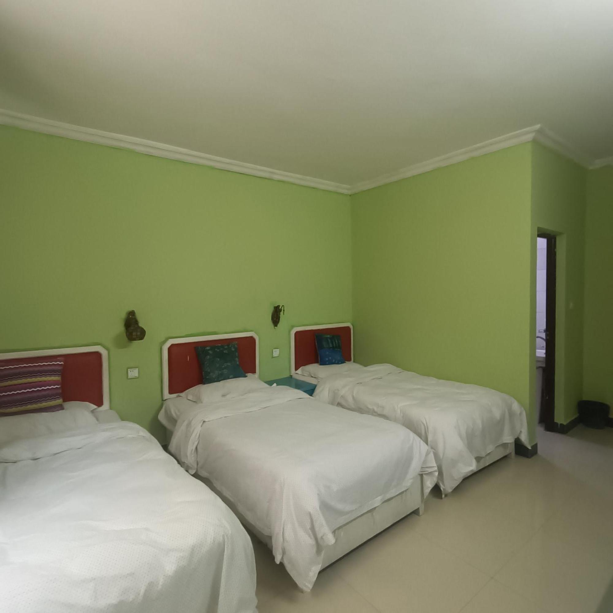 Yangshuo How Flowers Hostel Bagian luar foto