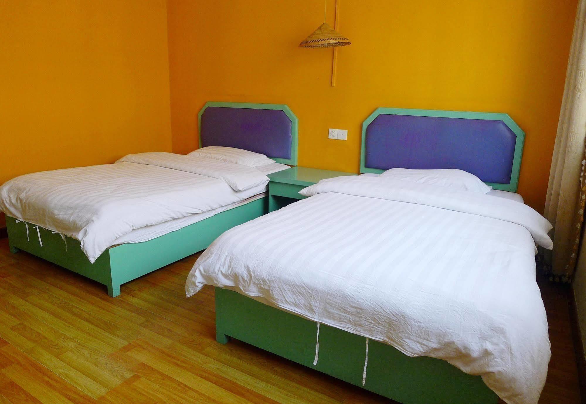 Yangshuo How Flowers Hostel Bagian luar foto