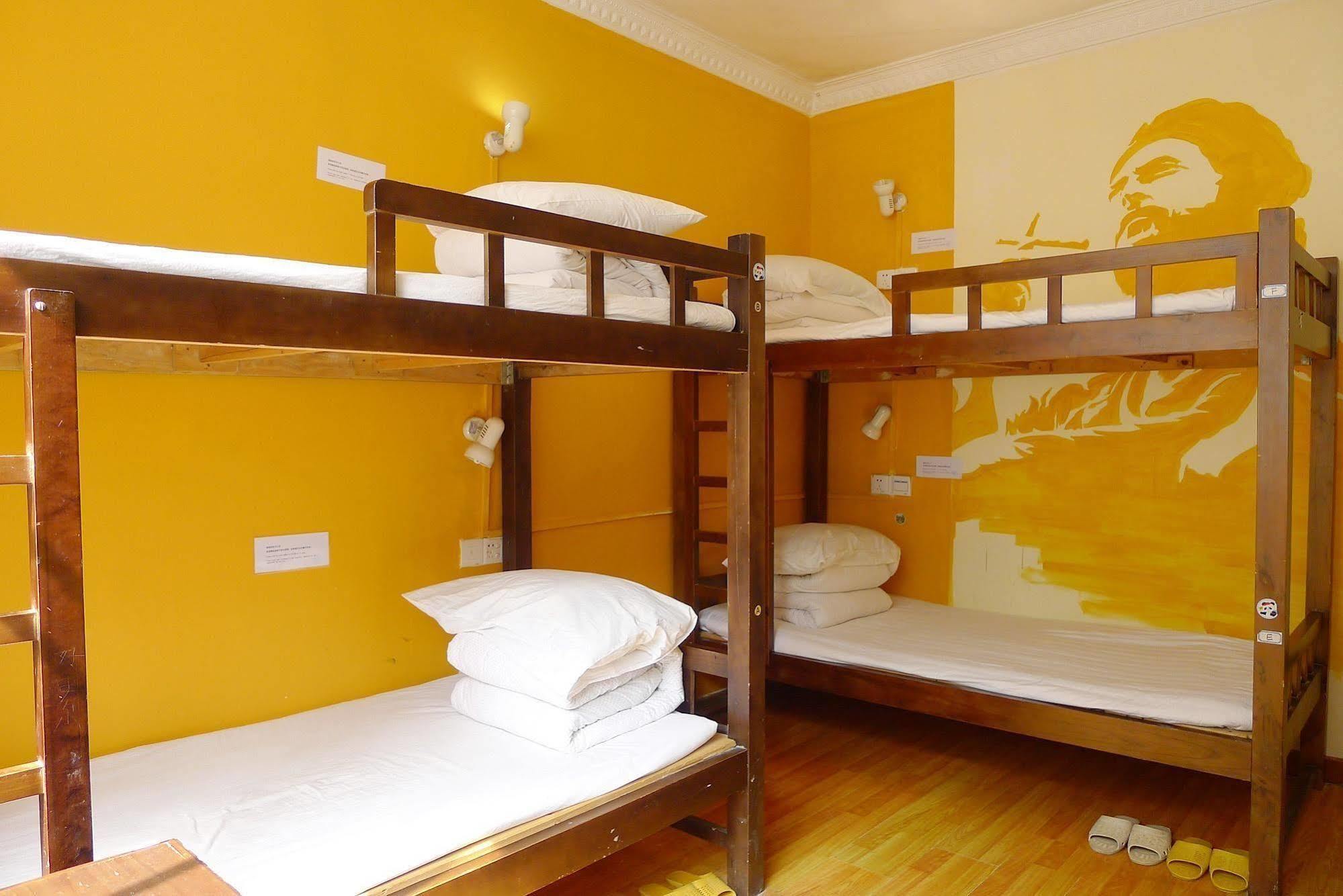 Yangshuo How Flowers Hostel Bagian luar foto